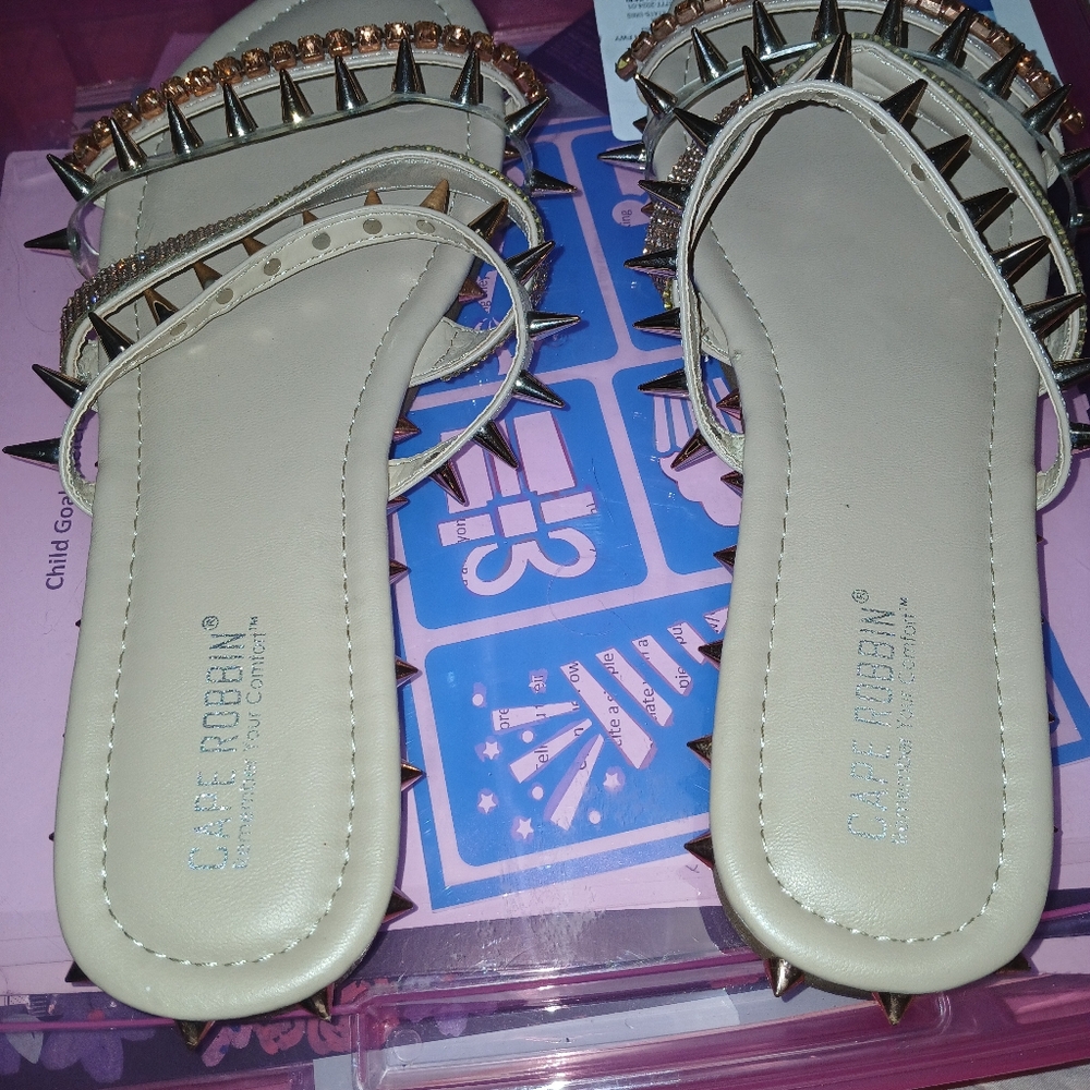 Sandals - Picture 3 of 5